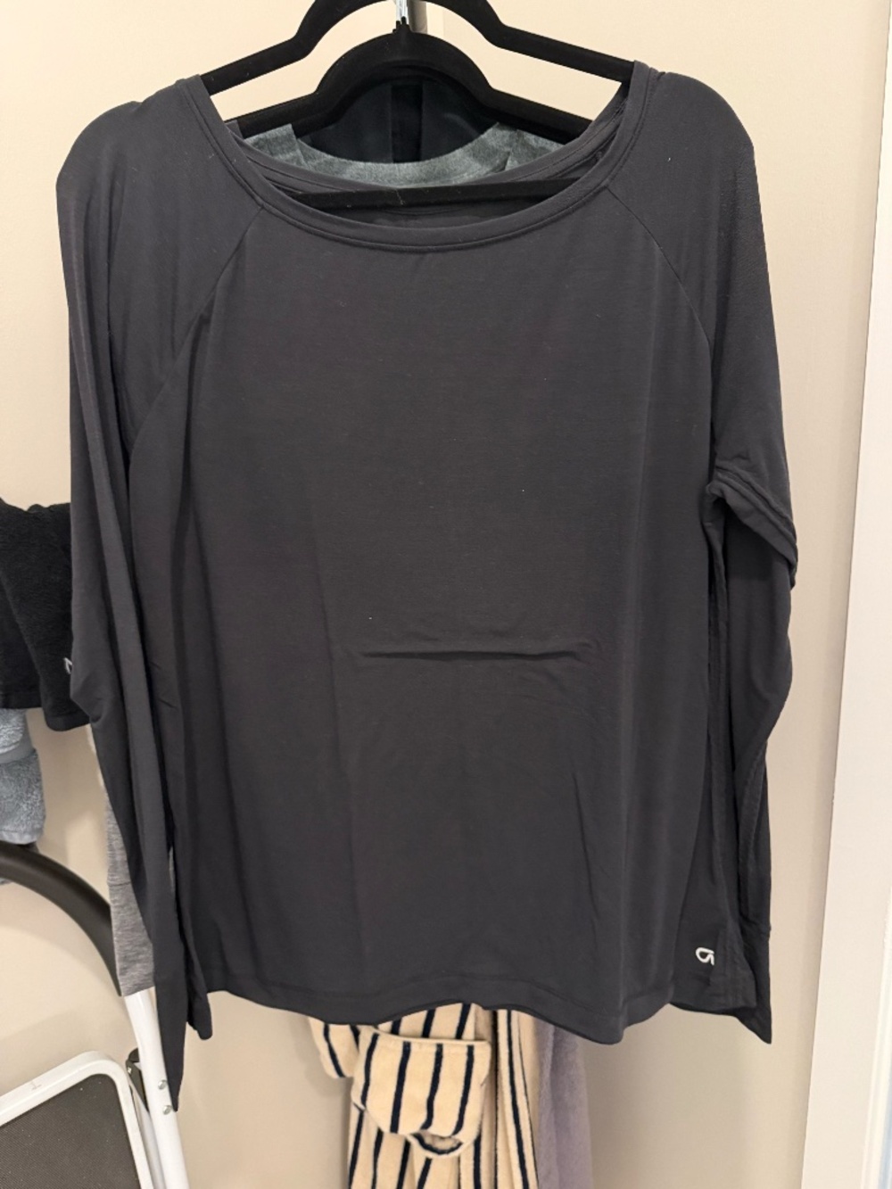 GapFit Breathe Long Sleeve Performance Top XL Black Moisture Wicking Thumbhole